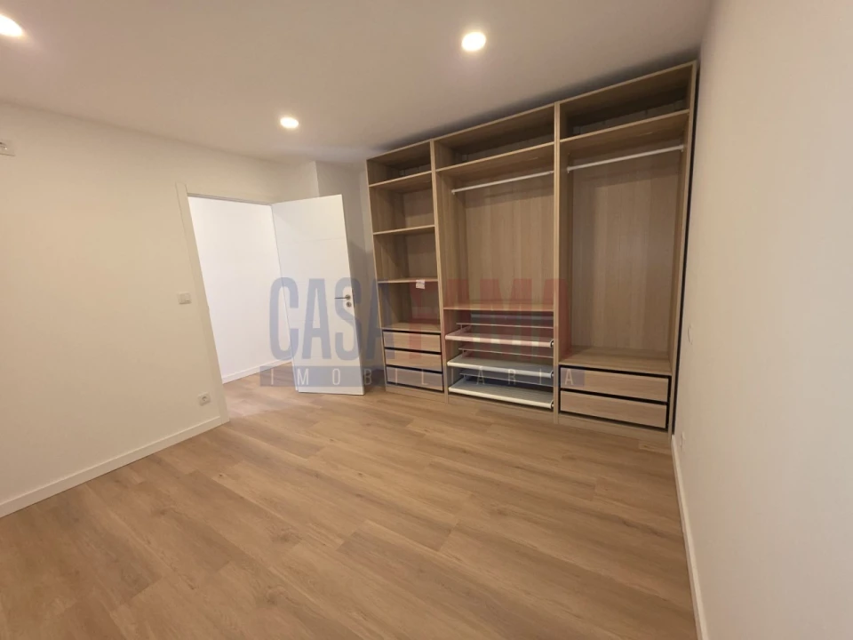 Apartamento T2 para Venda em Delães Foto 4
