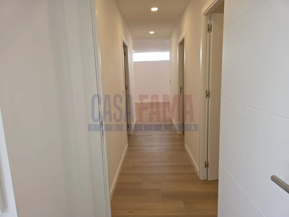 Apartamento T2 para Venda em Delães Foto 12