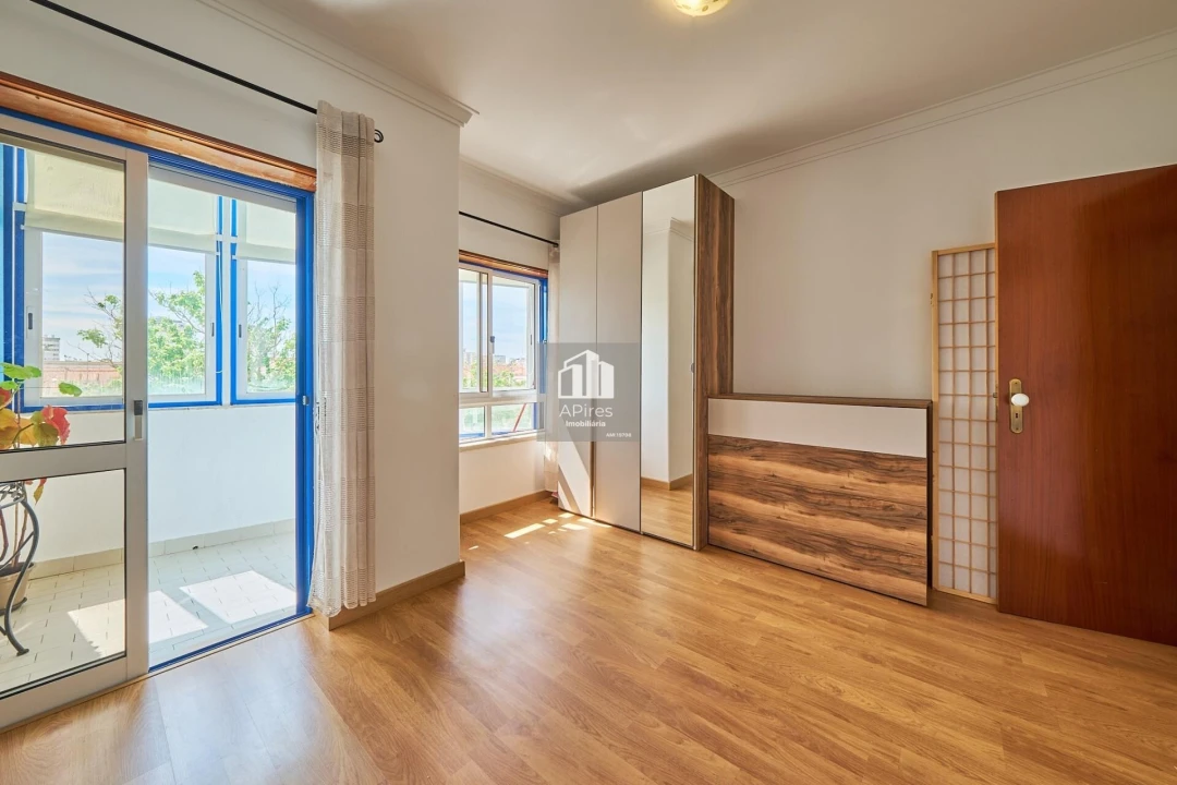Apartamento T1 para Venda em Costa da Caparica Foto 13