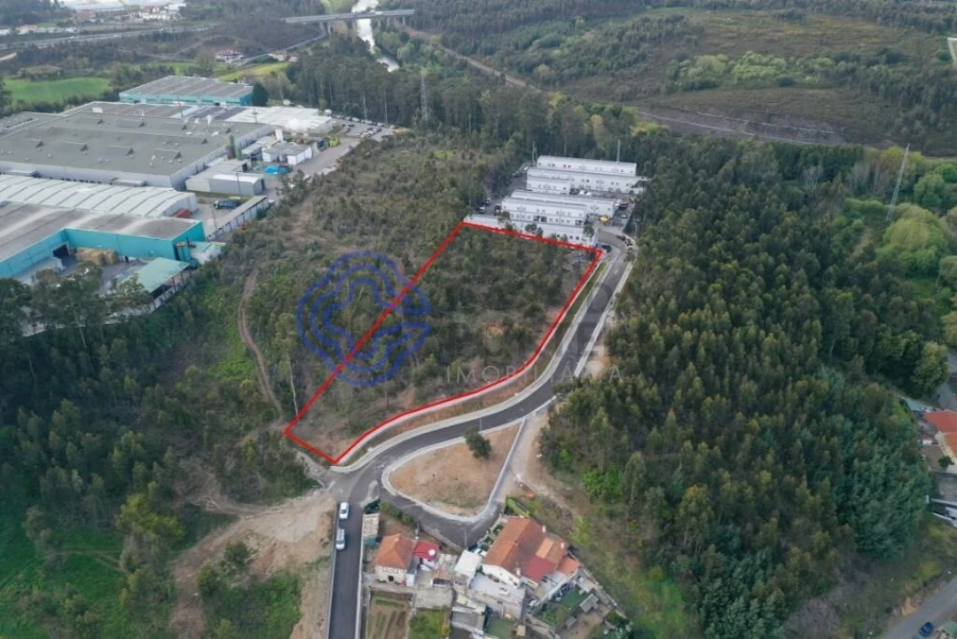 Terreno para Venda em Santo Tirso, Couto (Santa Cristina e São Miguel) e Burgães Foto 1