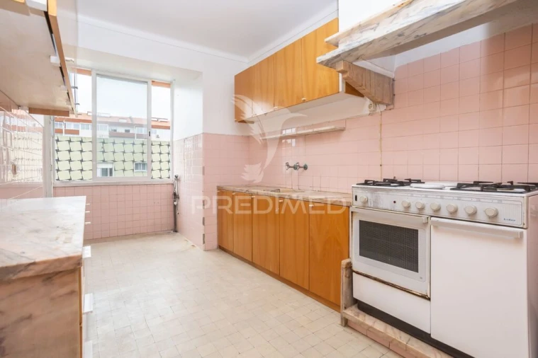 Apartamento T3 para Venda em Algés, Linda-A-Velha e Cruz Quebrada-Dafundo Foto 3