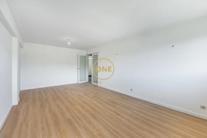 Apartamento T2 para Venda em Gondifelos, Cavalões e Outiz