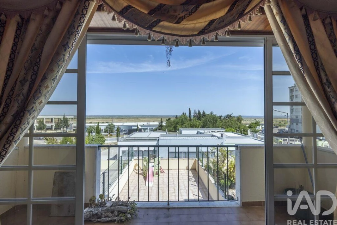 Apartamento T3 para Venda em Póvoa de Santa Iria e Forte da Casa Foto 5