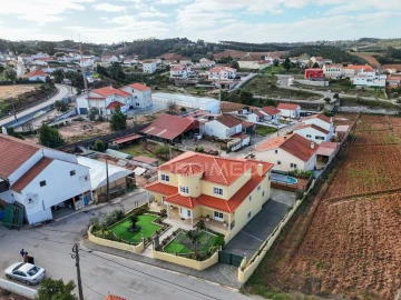 Moradia T5 para Venda em Miragaia e Marteleira