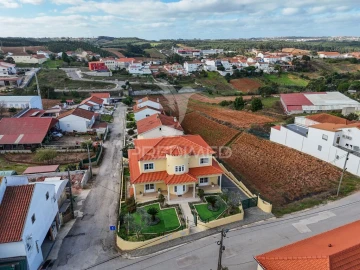 Moradia T5 para Venda em Miragaia e Marteleira