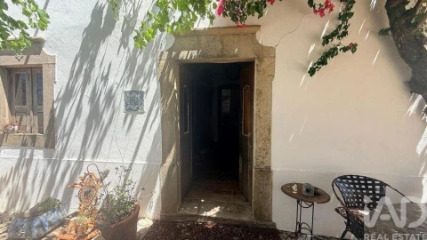 Moradia T3 para Venda em Santa Barbara de Nexe