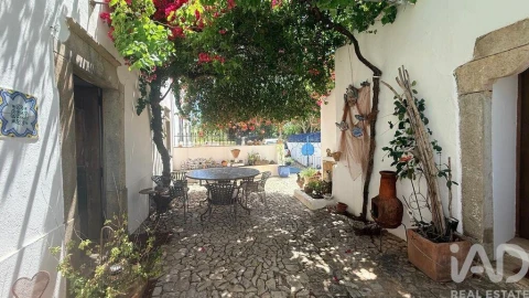 Moradia T3 para Venda em Santa Barbara de Nexe