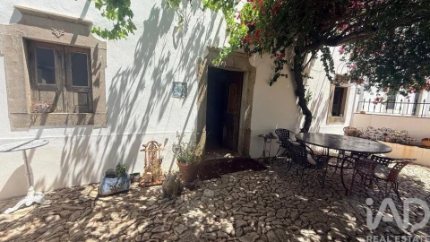Moradia T3 para Venda em Santa Barbara de Nexe
