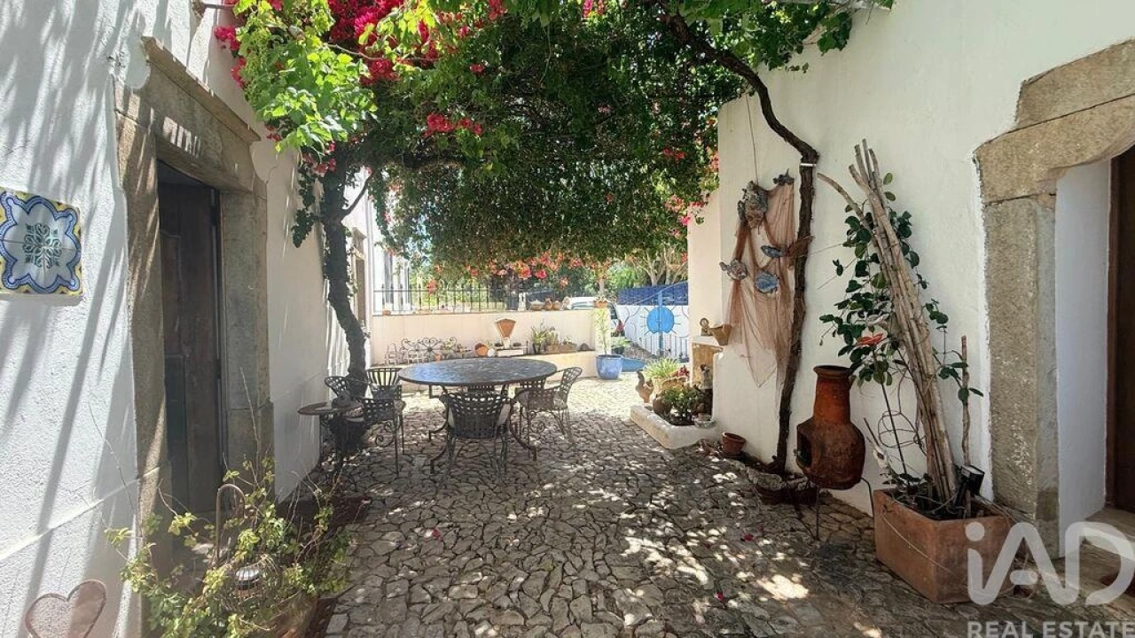Moradia T3 para Venda em Santa Barbara de Nexe Foto 6