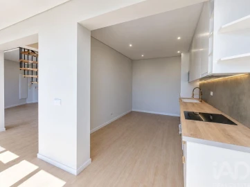 Apartamento T2 para Venda em Oeiras e São Julião da Barra, Paço de Arcos e Caxias