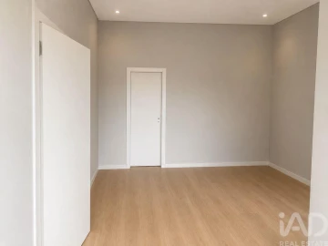 Apartamento T2 para Venda em Oeiras e São Julião da Barra, Paço de Arcos e Caxias