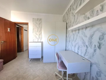 Apartamento T3 para Venda em Charneca de Caparica e Sobreda