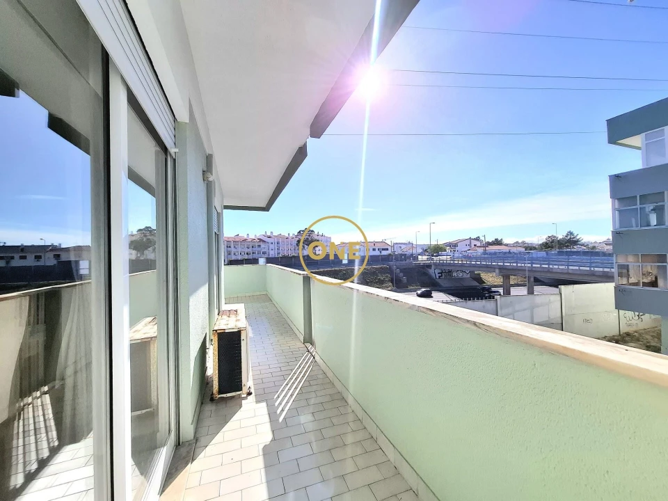 Apartamento T3 para Venda em Charneca de Caparica e Sobreda Foto 1