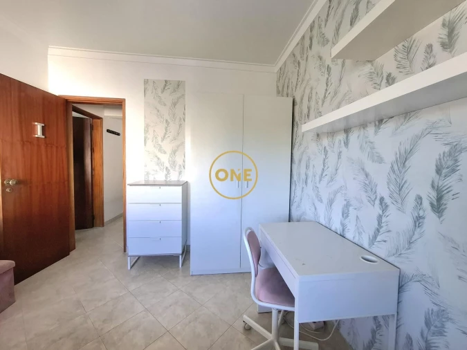Apartamento T3 para Venda em Charneca de Caparica e Sobreda Foto 4