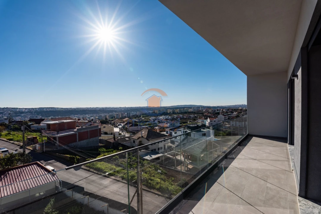Apartamento T2 para Venda em Santo António dos Cavaleiros e Frielas Foto 3