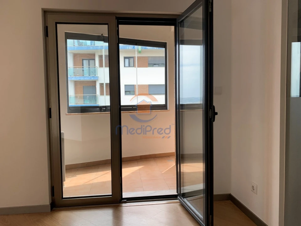 Apartamento T2 para Arrendamento em Ramada e Caneças Foto 9