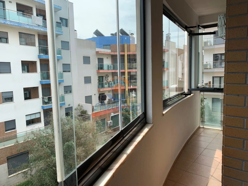 Apartamento T2 para Arrendamento em Ramada e Caneças Foto 10