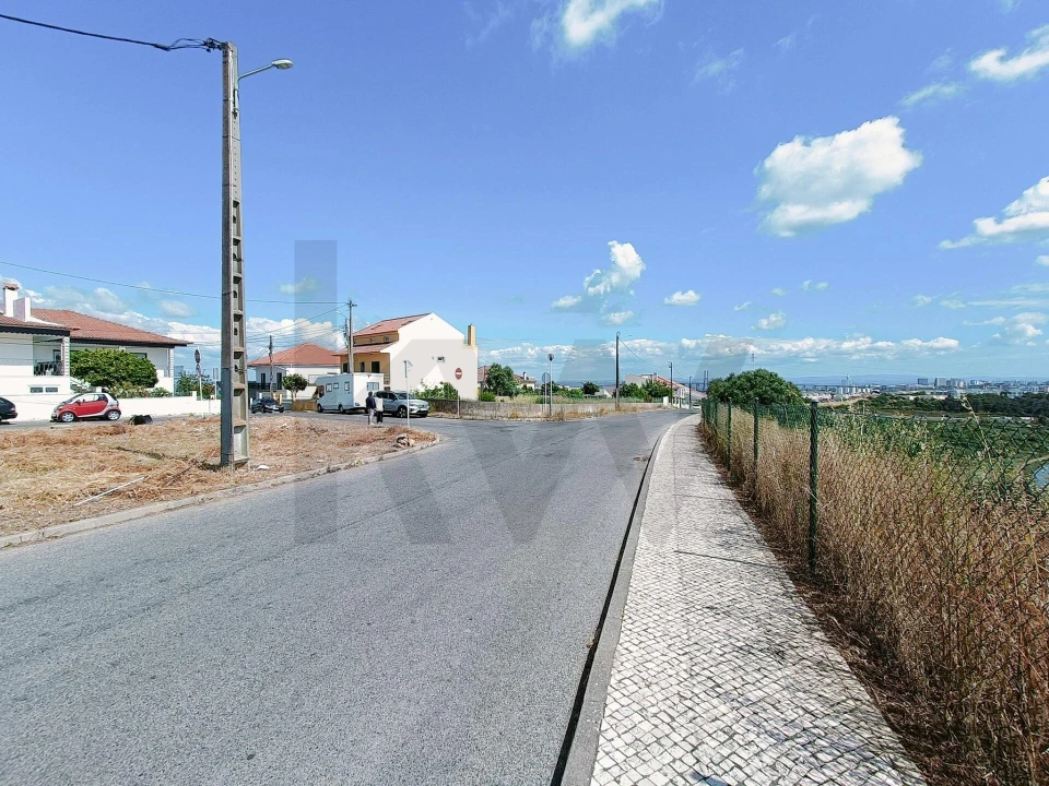 Terreno para Venda em Santa Iria de Azoia, São João da Talha e Bobadela Foto 2