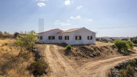 Armazém para Venda em Alcoutim e Pereiro