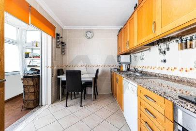 Apartamento T2 para Venda em Estômbar e Parchal