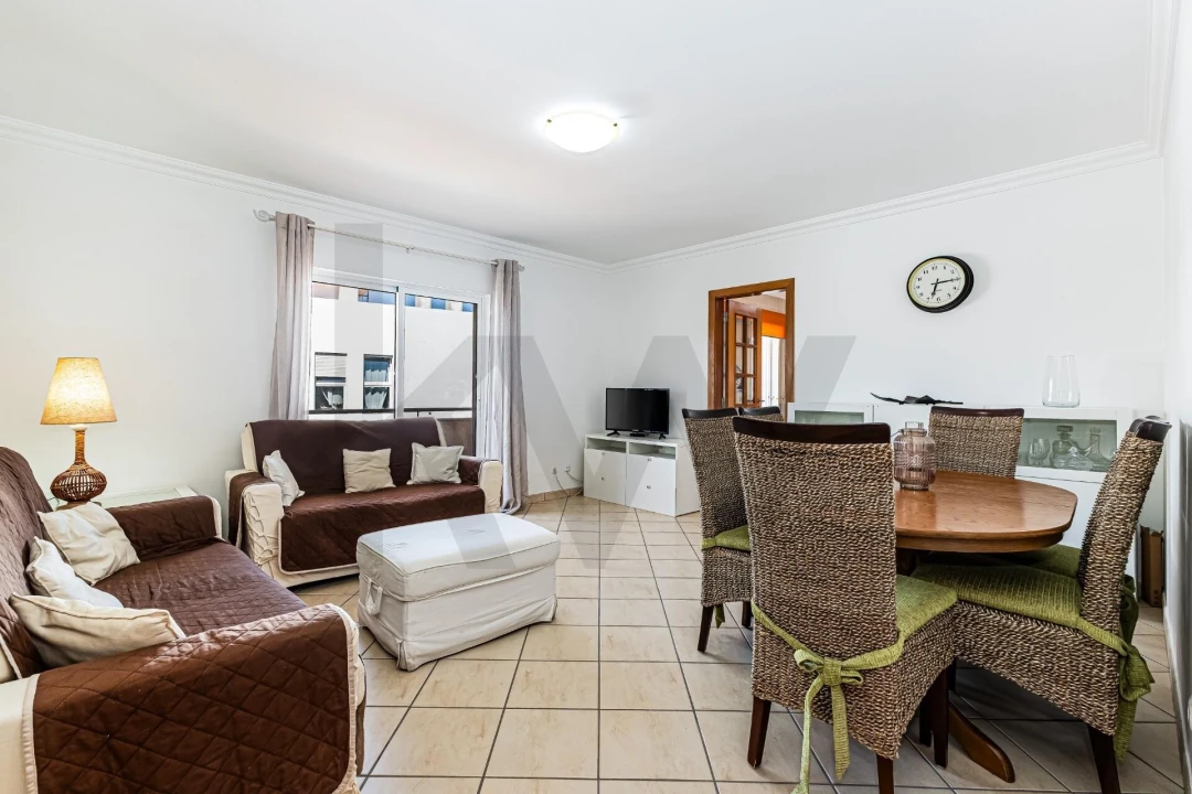 Apartamento T2 para Venda em Estômbar e Parchal Foto 1