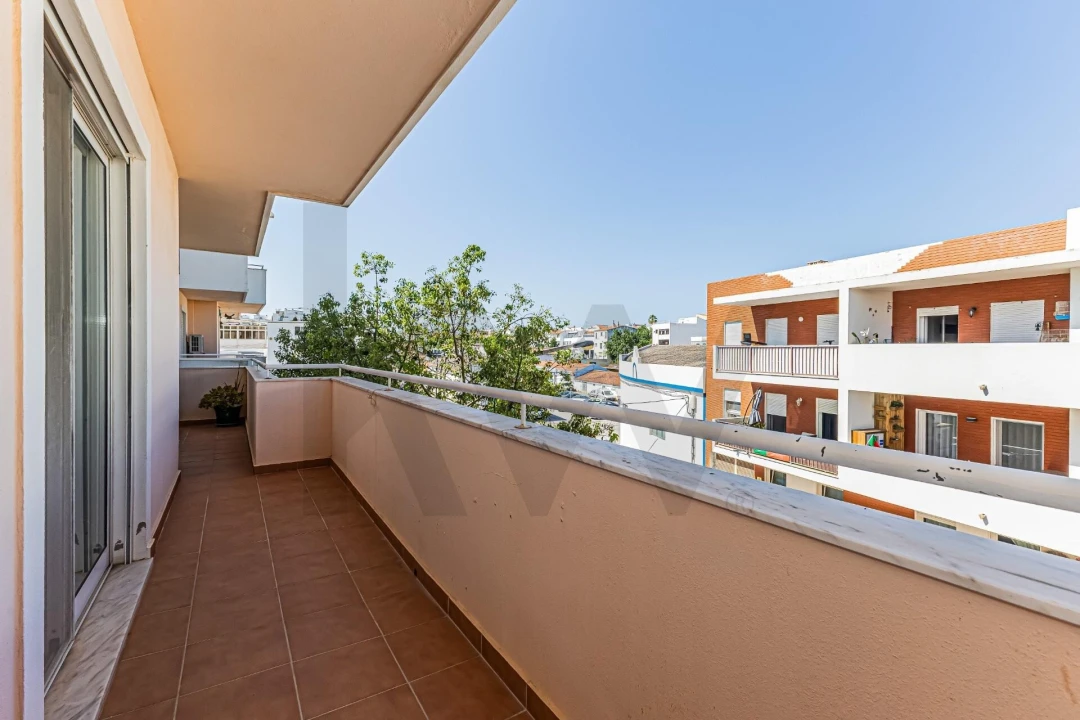 Apartamento T2 para Venda em Estômbar e Parchal Foto 16