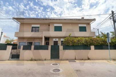 Moradia T5 para Venda em Porto Salvo