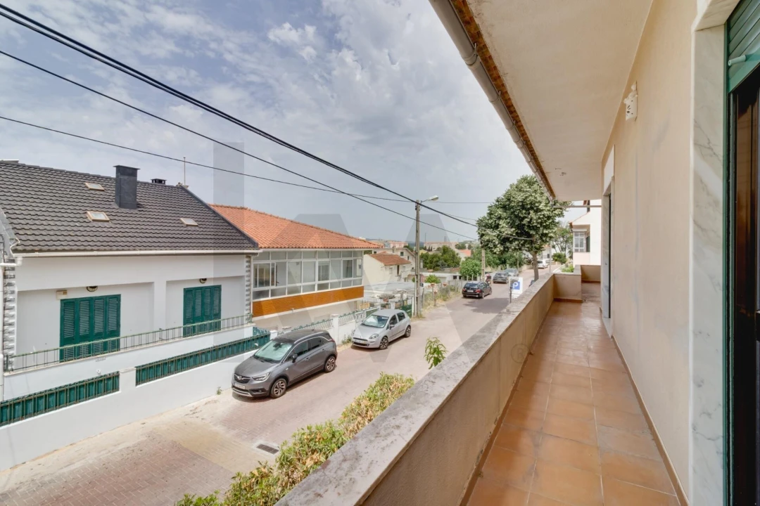 Moradia T5 para Venda em Porto Salvo Foto 2
