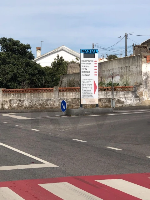 Moradia T5 para Venda em Maxial e Monte Redondo