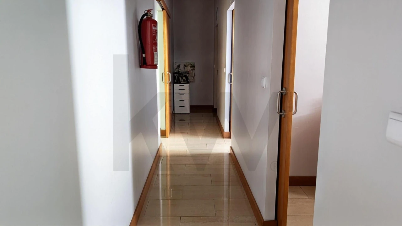 Loja para Venda em Oiã Foto 1