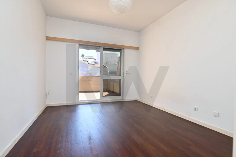 Apartamento T1 para Venda em Santo António Foto 13