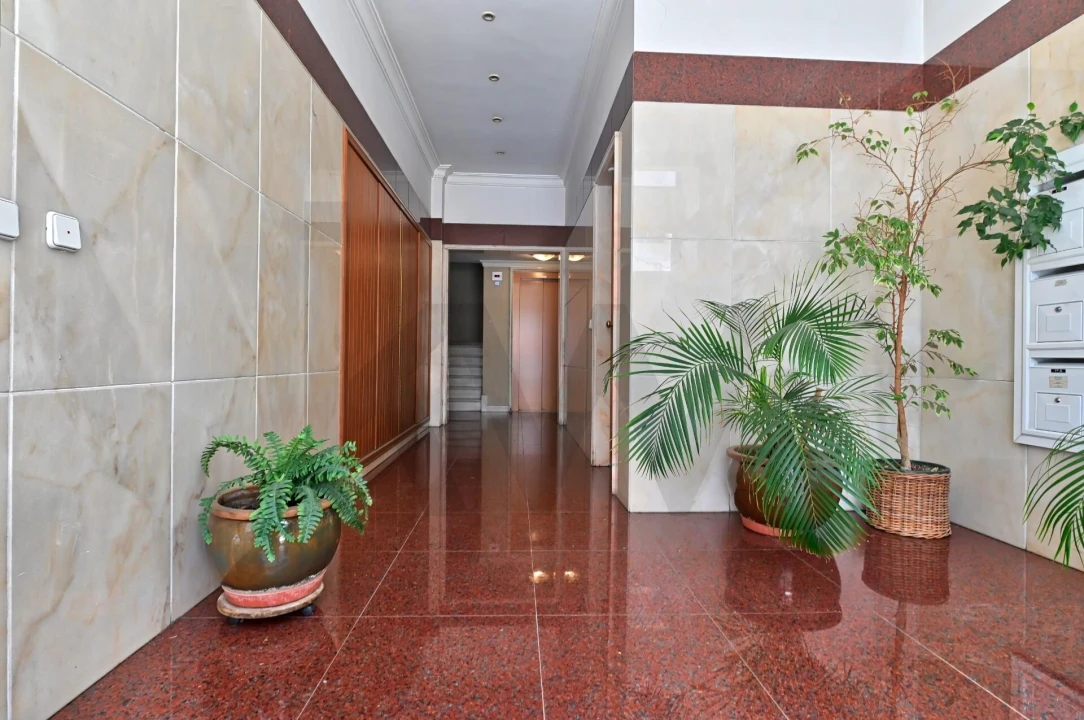 Apartamento T1 para Venda em Santo António Foto 25