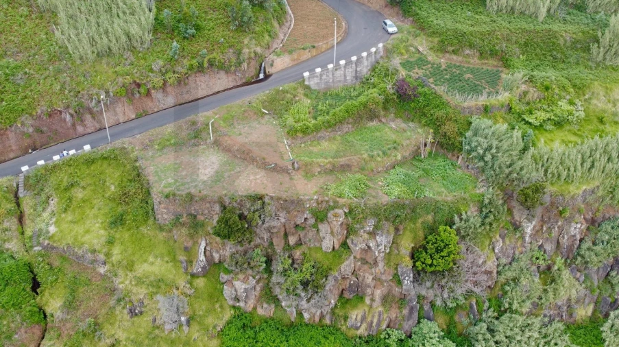 Terreno para Venda em Porto Moniz Foto 14
