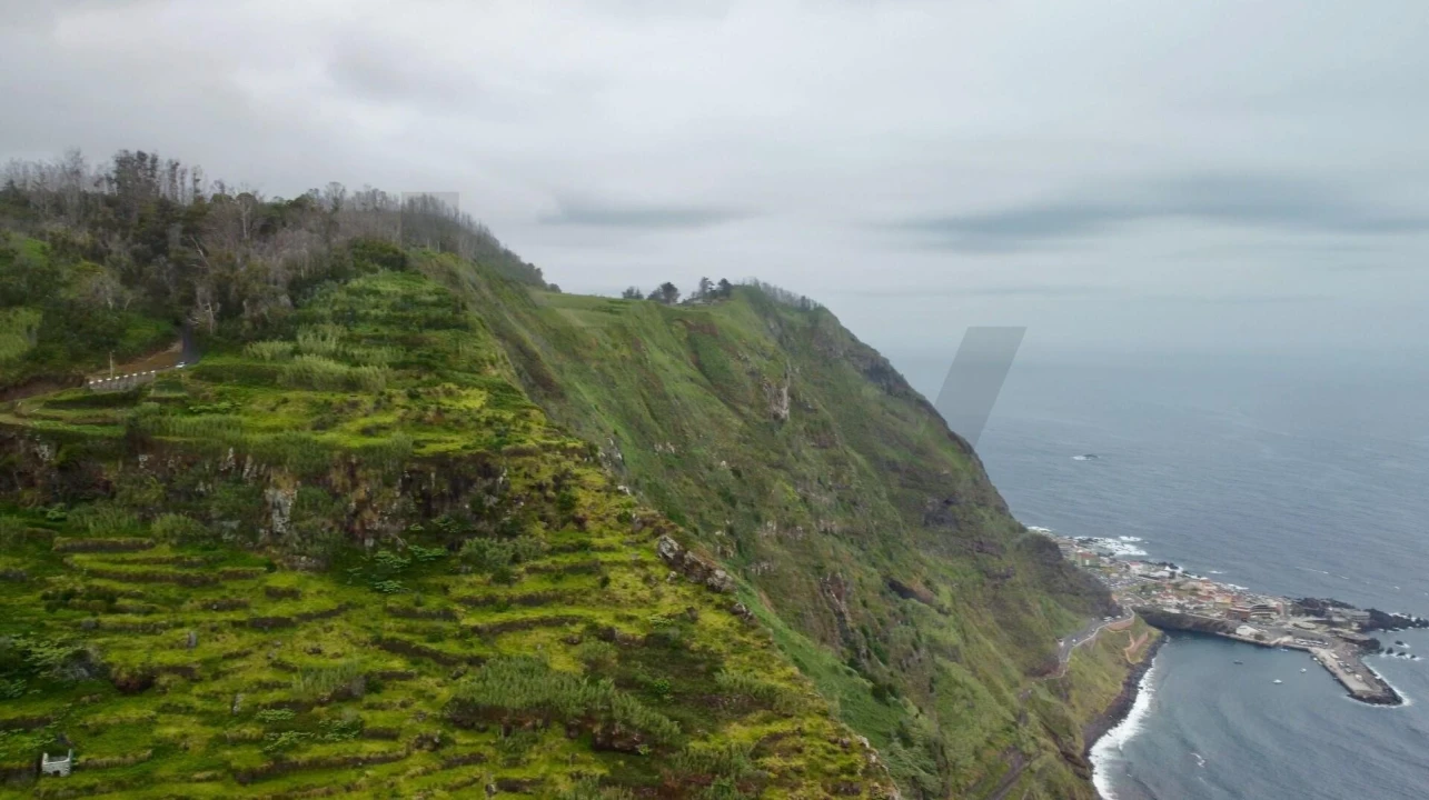 Terreno para Venda em Porto Moniz Foto 6