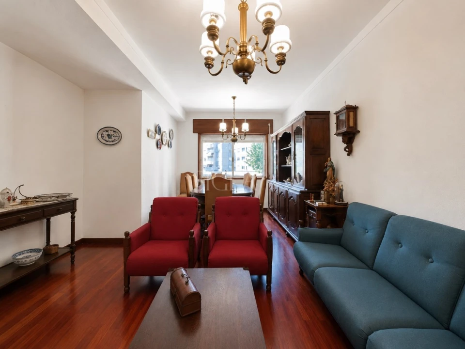 Apartamento T4 para Venda em Santa Marinha e São Pedro da Afurada Foto 1