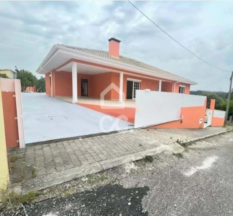 Moradia T3 para Venda em São João da Madeira Foto 1
