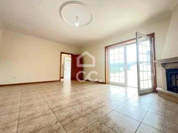 Moradia T3 para Venda em São João da Madeira