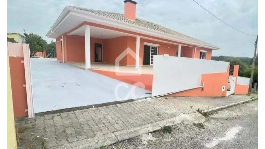 Moradia T3 para Venda em São João da Madeira