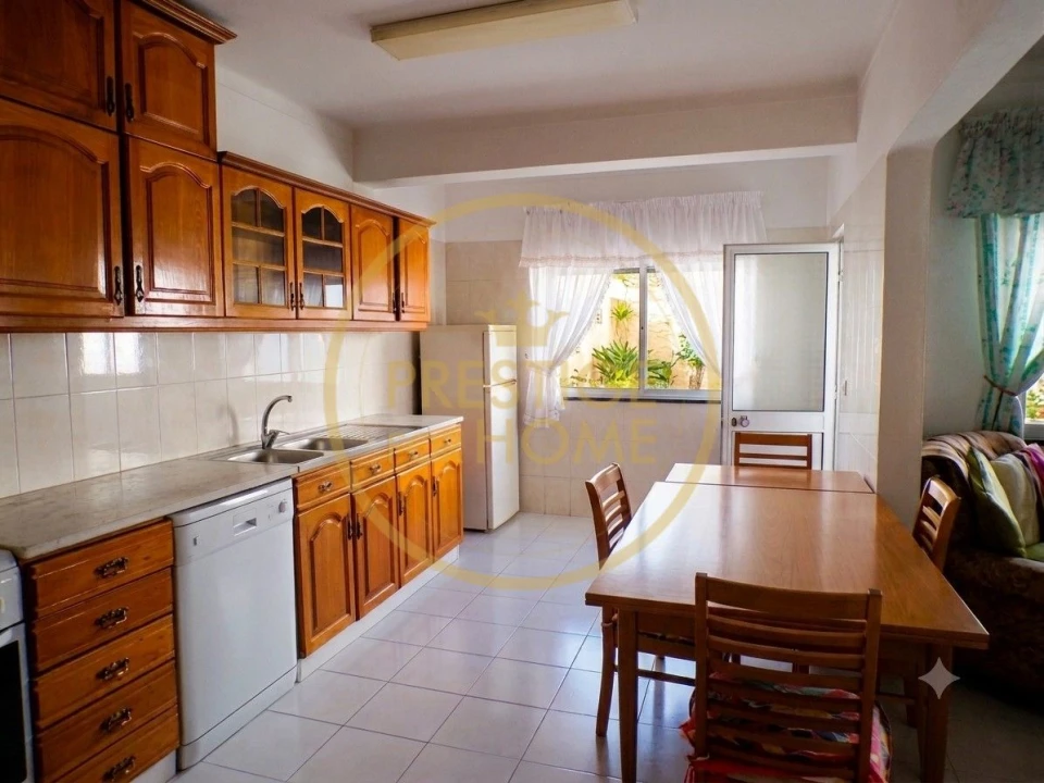 Apartamento T4 para Venda em Loule (São Sebastião) Foto 2