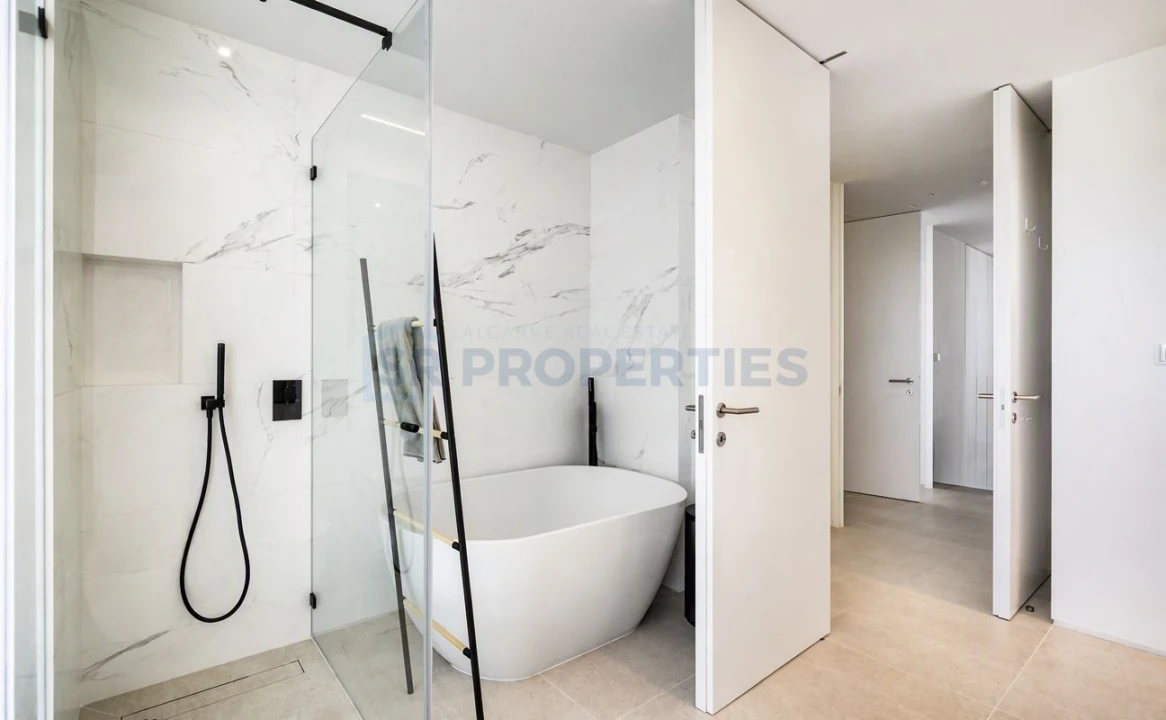 Apartamento T3 para Venda em Quarteira Foto 32