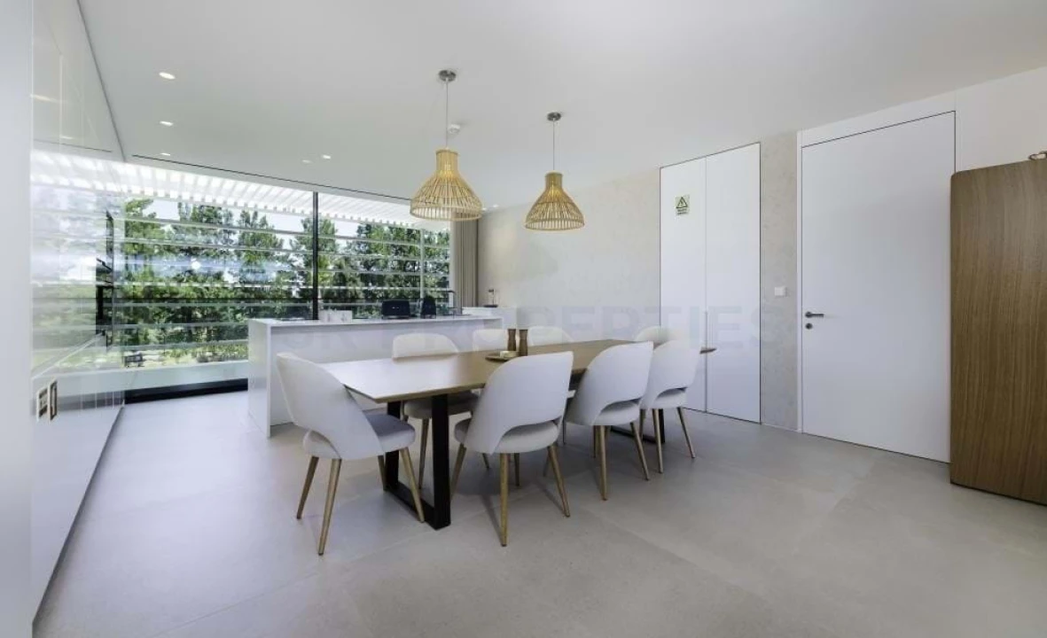 Apartamento T3 para Venda em Quarteira Foto 3
