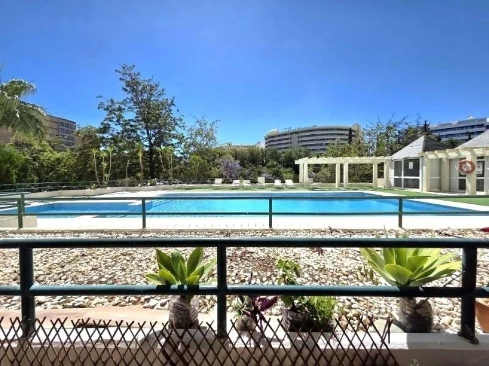 Apartamento T2 para Venda em Quarteira Foto 6