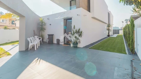 Moradia T4 para Venda em Vila Nova da Telha