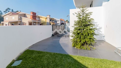 Moradia T4 para Venda em Vila Nova da Telha