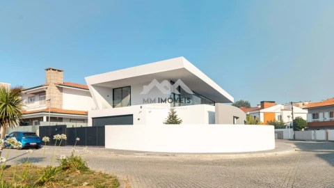 Moradia T4 para Venda em Vila Nova da Telha