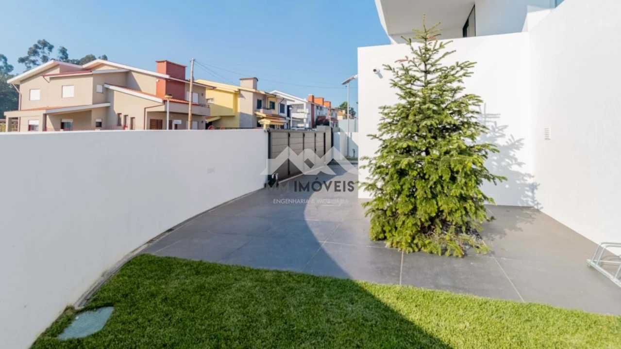 Moradia T4 para Venda em Vila Nova da Telha Foto 40