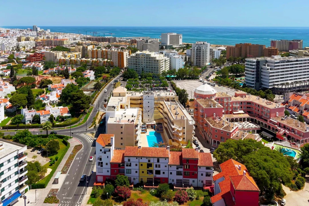 Apartamento T2 para Venda em Quarteira Foto 47
