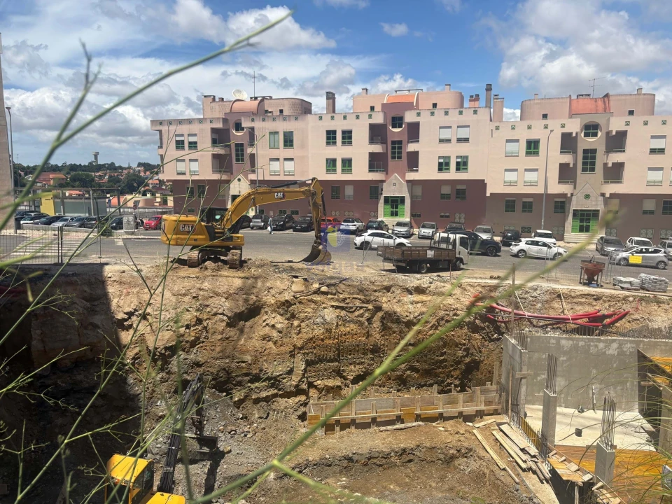 Apartamento T3 para Venda em Rio de Mouro Foto 1