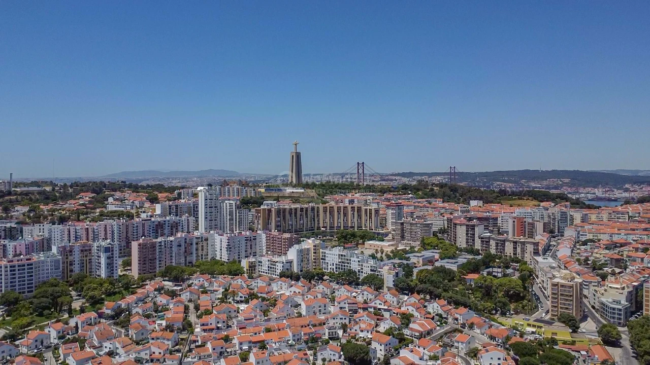 Apartamento T3 para Venda em Almada, Cova da Piedade, Pragal e Cacilhas Foto 59