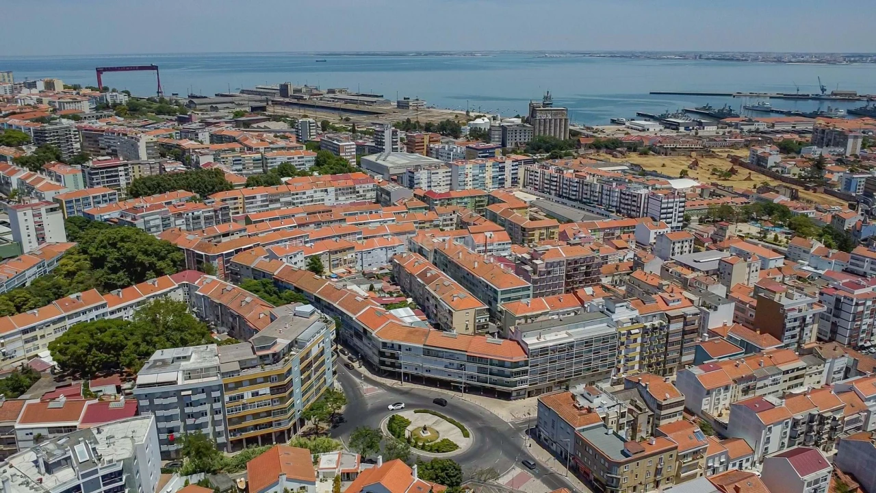 Apartamento T3 para Venda em Almada, Cova da Piedade, Pragal e Cacilhas Foto 58